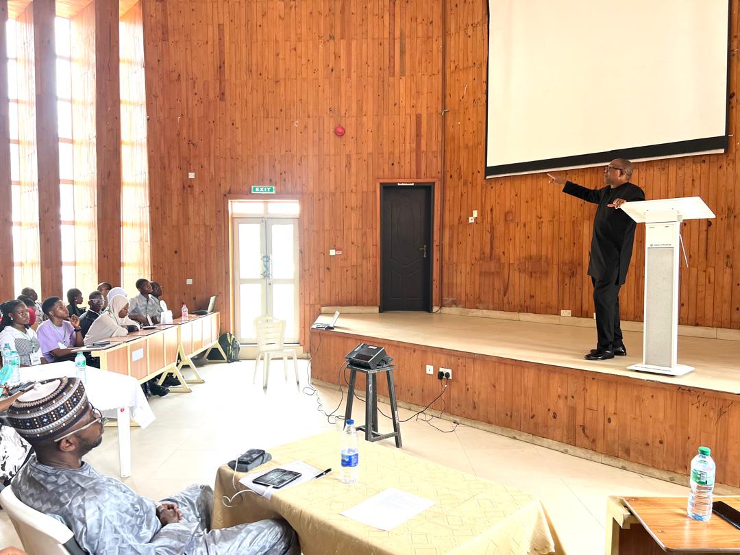 YunusaTanko's tweet image. His Excellency, Mr Peter Obi, through the Obidient Movement, visited Qudir Yusuf Alabi at the Kirikiri Medium Correctional Centre in Apapa, Lagos During the visit, he connected with Qudir’s mother and sister, standing in solidarity with the family and expressing unwavering