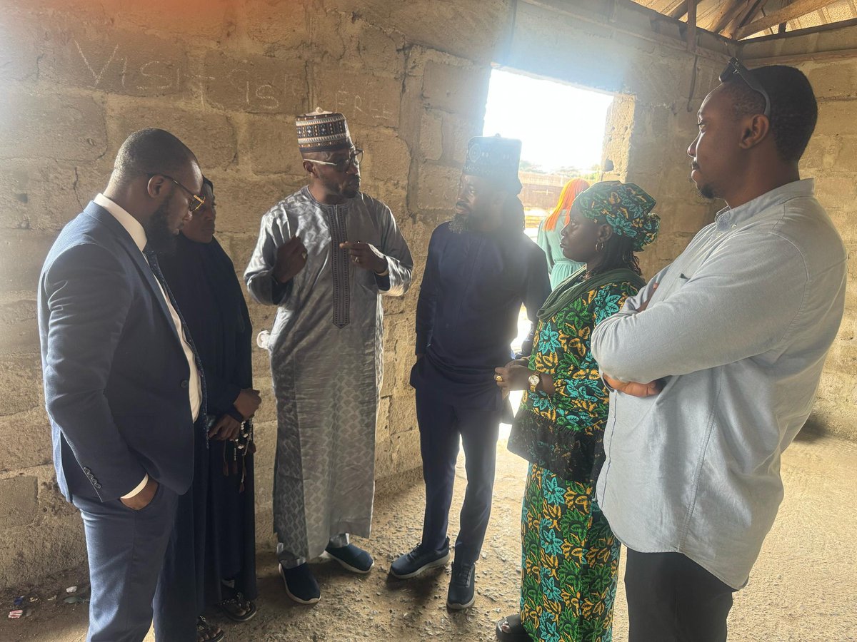 YunusaTanko's tweet image. His Excellency, Mr Peter Obi, through the Obidient Movement, visited Qudir Yusuf Alabi at the Kirikiri Medium Correctional Centre in Apapa, Lagos During the visit, he connected with Qudir’s mother and sister, standing in solidarity with the family and expressing unwavering