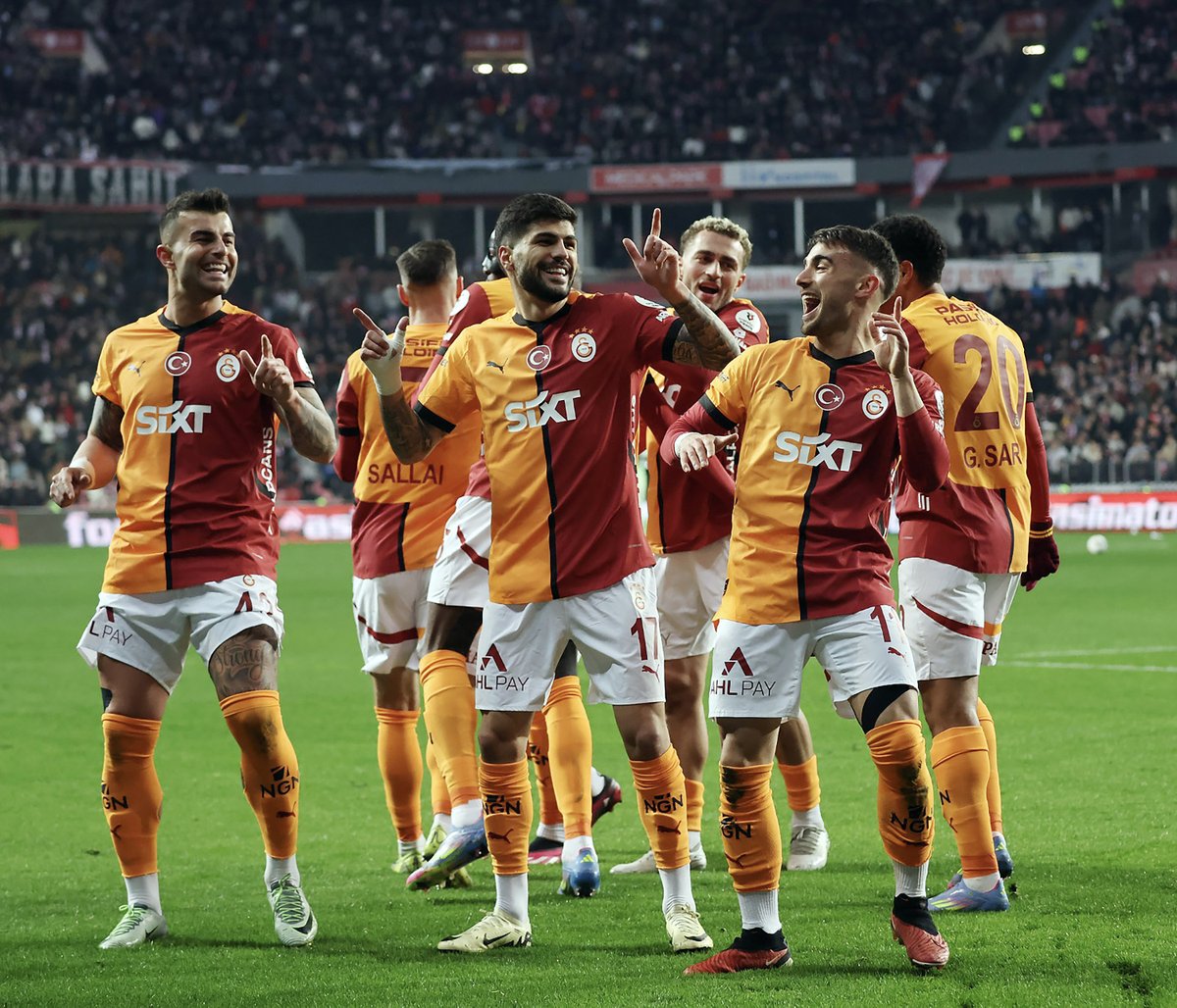GalatasaraySK's tweet photo. Golün ardından. 🦁 

#SAMvGS https://t.co/Kl6Nvre0vg