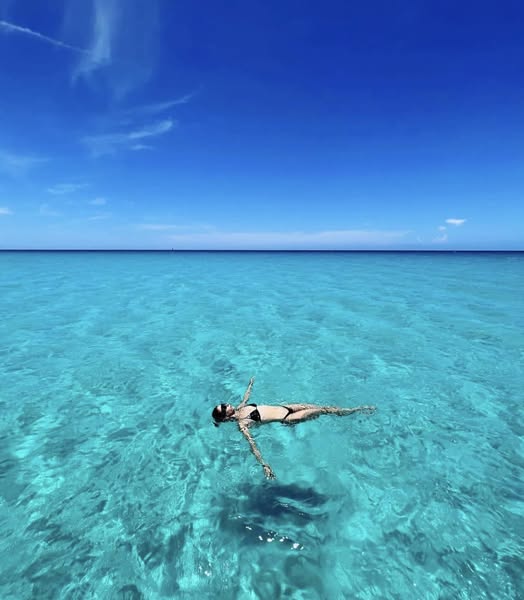 CubaMaps's tweet photo. 🌴 Cuba ofrece un ambiente propicio para relajarse, reflexionar y disfrutar de momentos inolvidables en un entorno seguro y acogedor. #CubaUnica 
👉 https://t.co/xt28dgLswQ   https://t.co/bWtquONDy9 https://t.co/CHB8NtU01H