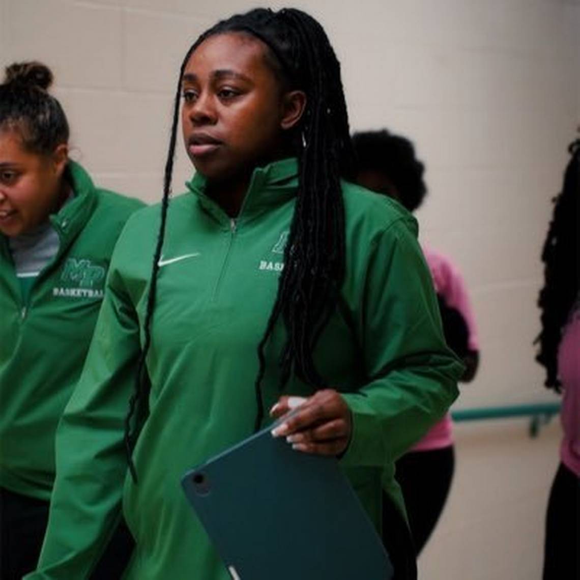 A former two-time high school state champion and former Johnson C. Smith player is replacing the legendary Barbara Nelson as head coach at Myers Park High

Story:

charlotteobserver.com/sports/high-sc…