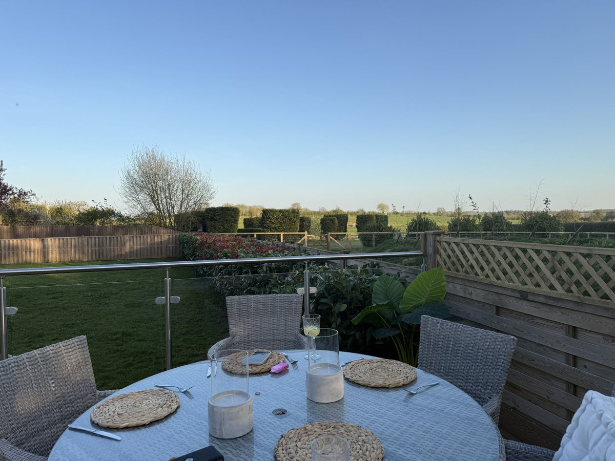CeilingsLtd's tweet photo. @FlashheartV2 @jessphillips Have a great weekend mate 🍻 https://t.co/8Axct0QDb2