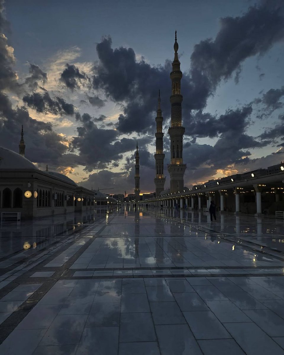 SaudiNewsFR's tweet photo. La photo du jour:

M.A.G.N.I.F.I.Q.U.E  vue depuis le toit de la mosquée Prophétique d'Al #Madinah 🕌 https://t.co/Ib9mn3jcnT