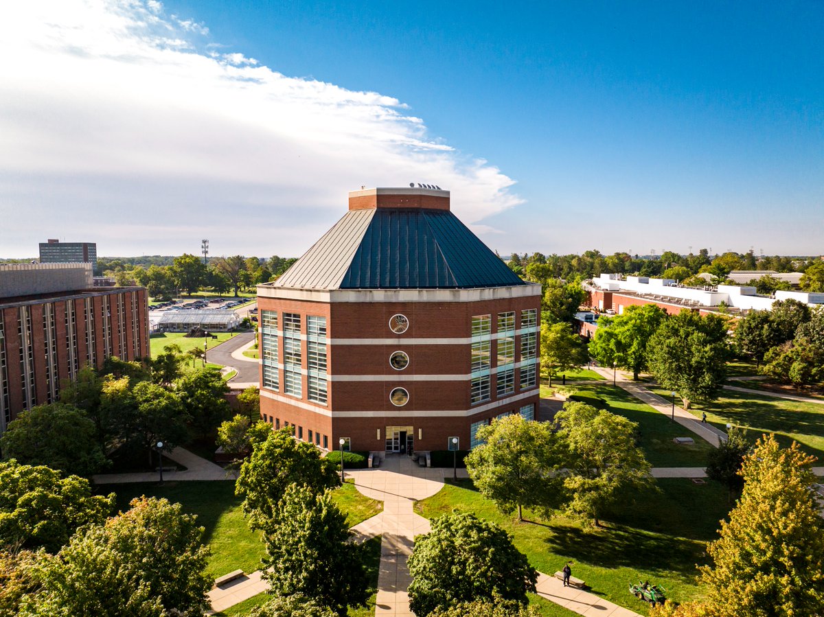 UofIllinois's tweet image. As #NationalLibraryWeek comes to a close, we want to take a moment to admire the beauty of some of our library spaces on campus and the treasures they covet. 🔸 🔹