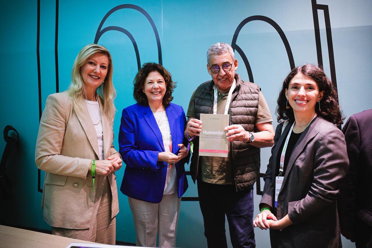 EmbEspBrasil's tweet image. A Embaixadora conversou ontem com @SebastiaoMelo sobre a inovação como motor de recuperação depois das enchentes de 2024

Destacaram o apoio da Espanha 🇪🇸 @AECID_es e @CruzRojaEsp 

Discutiram a importância de promover projetos de adaptação climática urbana

📷 César López / PMPA