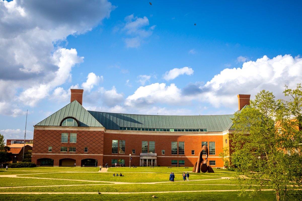 UofIllinois's tweet image. As #NationalLibraryWeek comes to a close, we want to take a moment to admire the beauty of some of our library spaces on campus and the treasures they covet. 🔸 🔹