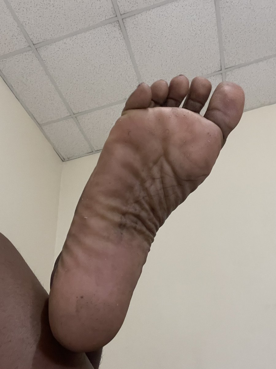 jadediamondds's tweet photo. Making content who needs some 😘#findom #feet #paymeloser https://t.co/uxzXx2i7la