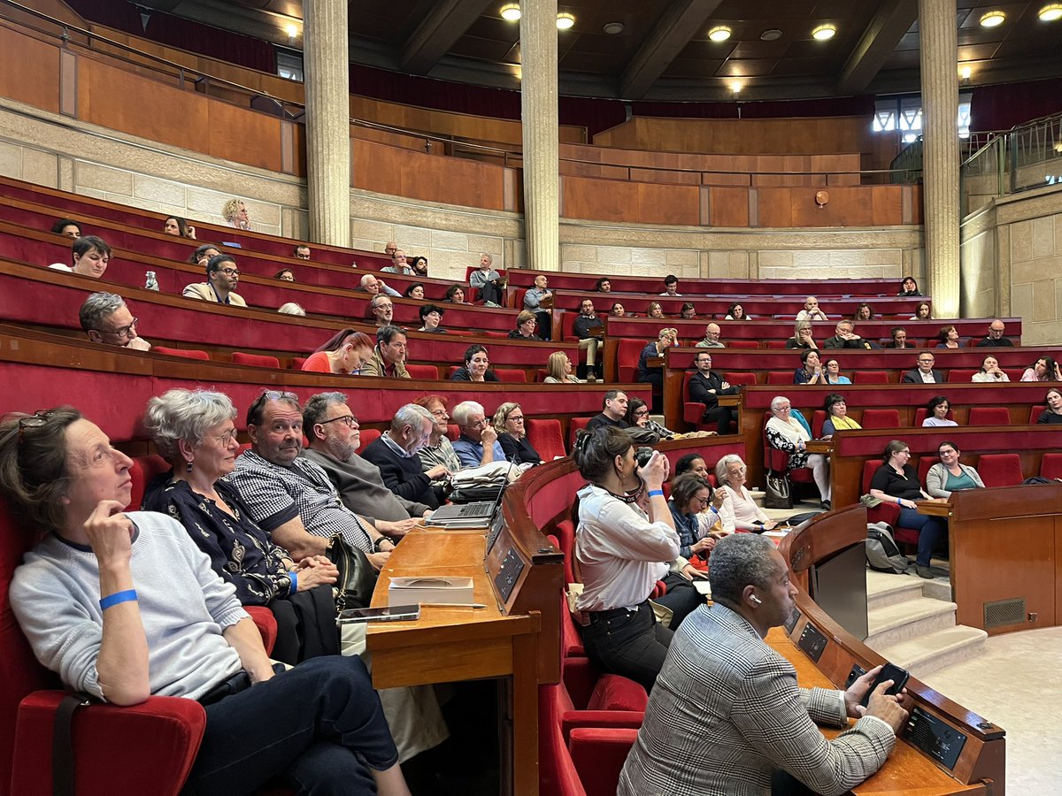 Vincent Moisselin (@moisselin) on Twitter photo Nous lançons à <a href="/lecese/">CESE</a> le printemps des services publics. Le <a href="/SYNDEAC/">Syndeac</a> en est partenaire. Tous les services publics sont fragilisés, dont celui de la culture. L’objectif est de rassembler tous les services publics pour alerter et lutter contre la fatalité des coupes aveugles. Nous lançons à <a href="/lecese/">CESE</a> le printemps des services publics. Le <a href="/SYNDEAC/">Syndeac</a> en est partenaire. Tous les services publics sont fragilisés, dont celui de la culture. L’objectif est de rassembler tous les services publics pour alerter et lutter contre la fatalité des coupes aveugles.