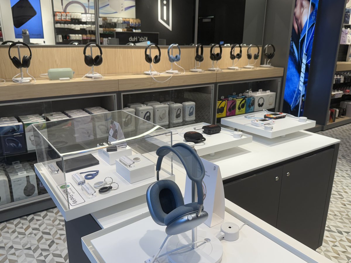DTWeetin's tweet photo. 🎉 New store alert 🎉
iStore Express just opened today in the McNamara Terminal. Be sure to stop by for all your high-tech travel essentials.  What's your must-have tech travel essential? Share it in the comments. ⬇️
#DTWnonstop https://t.co/QbwlBWIKMo