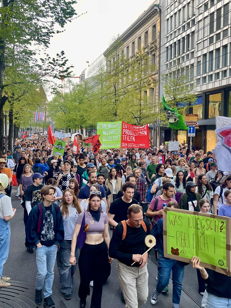 sozialismus_ch's tweet image. [Zürich] Globaler Klimastreik: für eine ökologische Klassenpolitik!

#klimastreik #climatestrike #fff #SystemChangeNotClimateChange #Ökosozialismus