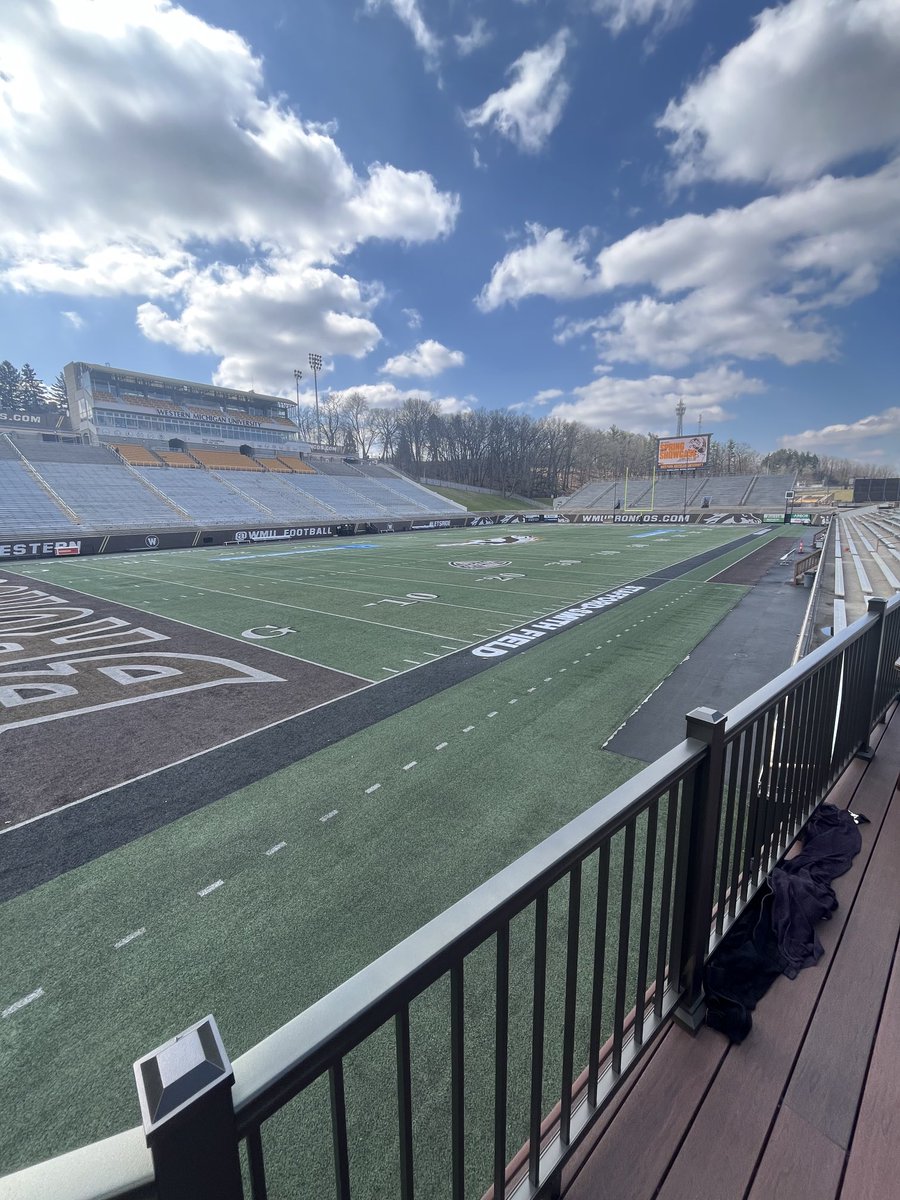 DrewLynn_12's tweet image. Had a great time with my coaches and teammates today at ⁦@WMU_Football⁩! Thank you to all of the coaches and staff!