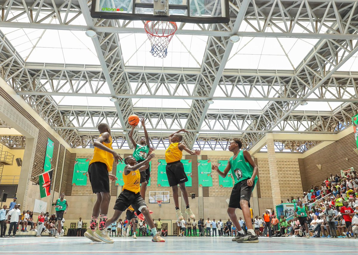 SafaricomPLC's tweet photo. Then came the boysβ finalβSt John's Korogocho came in hot and stayed hotter, powering past hosts Mombasa's Aga Khan Academy 30-23 to take the title.π
From clutch plays to pure hustle, and the cheering squads, the court was lit all day long.π―
#GoForGreatWithMPESA
#JrNBATournament #MPESANation