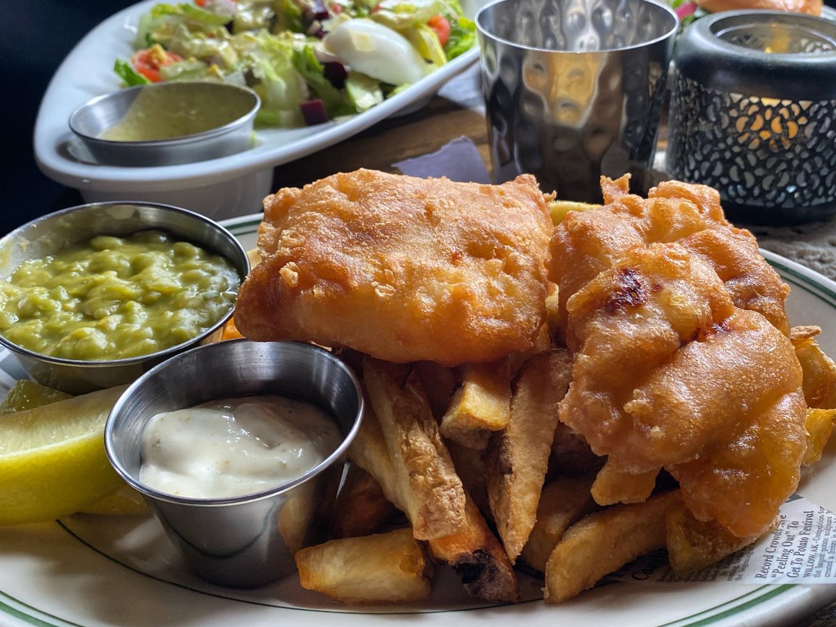 SlainteOakland's tweet photo. Reminder that we’re here for your #LiquidLunch “meetings” on Fridays! Come have lunch with us today for a headstart on your weekend. It’s #FishNChipsFriday after all. See you at noon! https://t.co/gUFxpi60Af