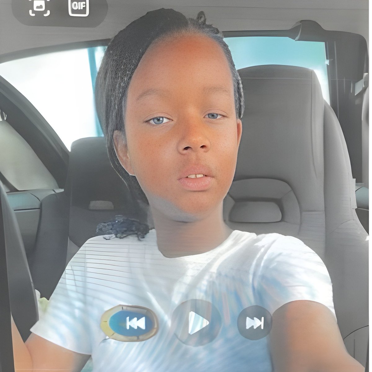 🔎 #Guadeloupe : Disparition de Lyldjy Jasor.

Âgée de 17 ans, elle habite au Gosier et a disparu depuis le 17 mars 2025.  

La mineure est susceptible de fréquenter le secteur de Zamia et le centre de Pointe-à-Pitre.

Elle est mince, mesure 1,76 m, a des yeux marron et a de