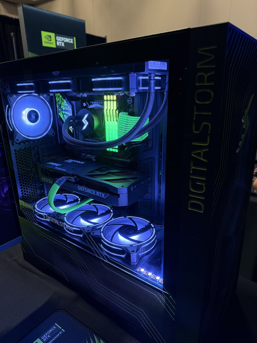 GeForce_JacobF's tweet photo. Hello #PDXLAN! ๐ Checkout some of the RTX rigs on display! ๐ https://t.co/EIzPnsbXvy