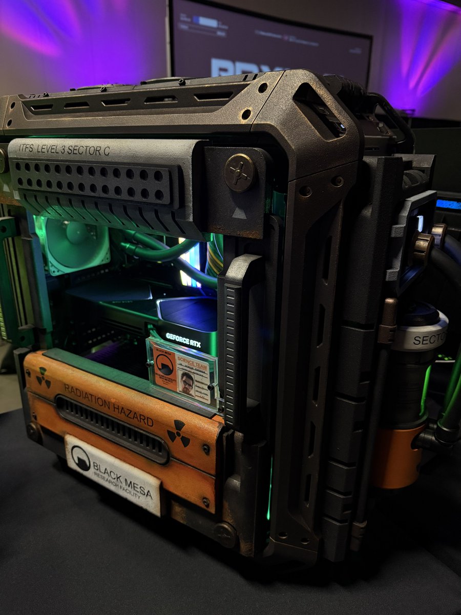GeForce_JacobF's tweet photo. Hello #PDXLAN! ๐ Checkout some of the RTX rigs on display! ๐ https://t.co/EIzPnsbXvy