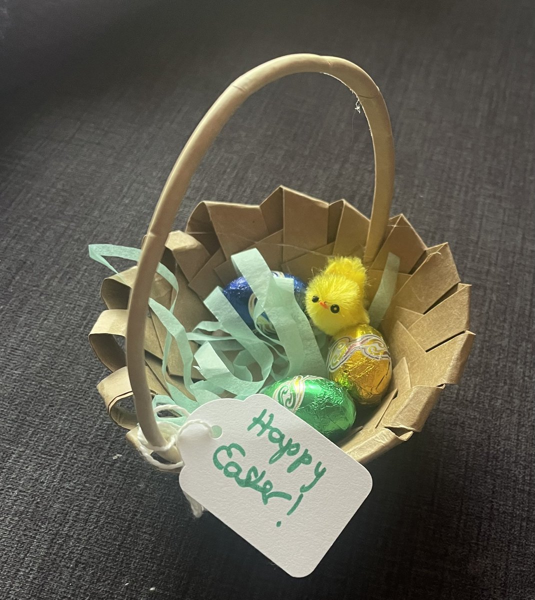 Otros e outras aprendemos a facer cestiños…
Happy Easter!!!

#coledegaldo #ceipsantarita #aprendendoxuntos