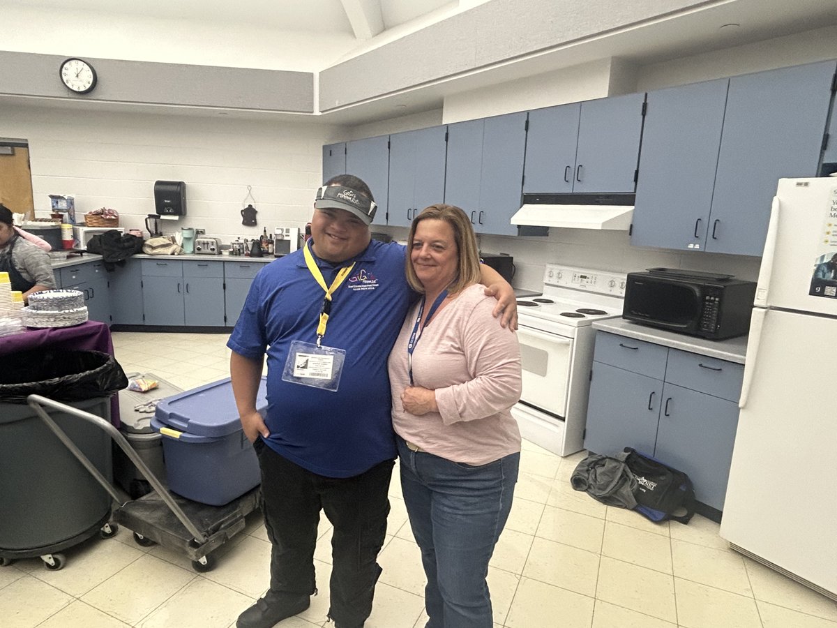 How awesome is this! I stopped by <a href="/D59JulietteLow/">Juliette Low Elementary</a> today where Admin brought in Hugs &amp; Mugs from <a href="/GigisPlayhouseX/">GigisPlayhouseX</a> to serve gelato to the staff. While a gelato treat is great, having the service staff include 3 former <a href="/CCSD59/">CCSD59</a> students whose teachers work at JLow, was even better!