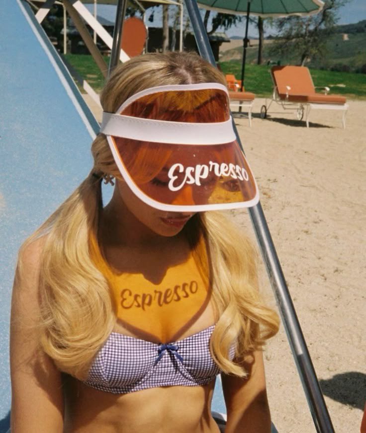 popshineloja's tweet photo. Hoje faz um ano que a diva Sabrina Carpenter revolucionou o pop e a indústria do café ✨☕️ https://t.co/kJL2UiNj9W