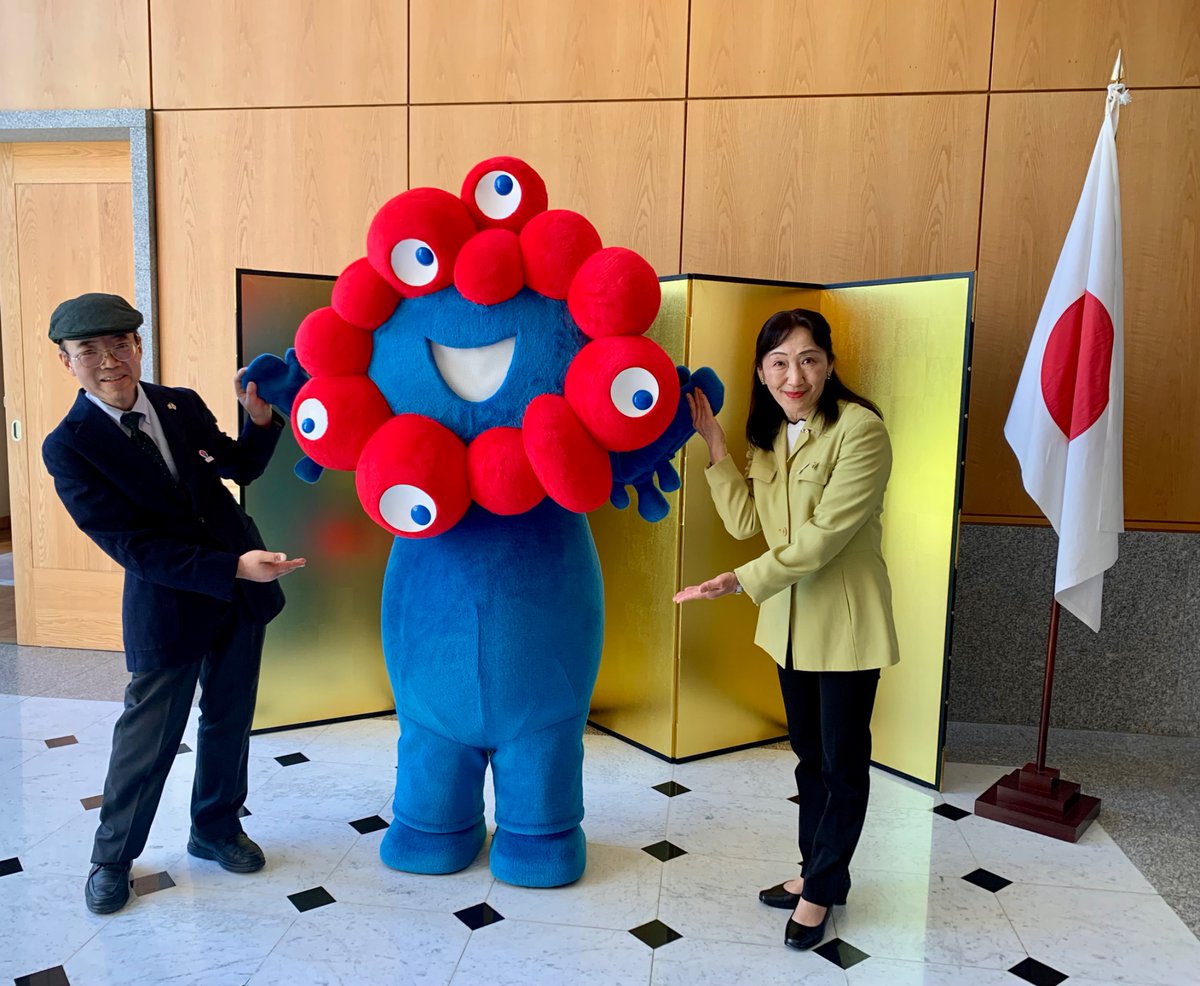 Day one of MYAKU-MYAKU’s tour around Ireland! 🗾🛬☘

MYAKU-MYAKU’s first stop was the residence of the Ambassador of Japan to Ireland, HE Mr Junji Shimada. MYAKU-MYAKU introduced itself to Ambassador Shimada and his wife Kaoru. They were thrilled to welcome… it. 💧👁👀