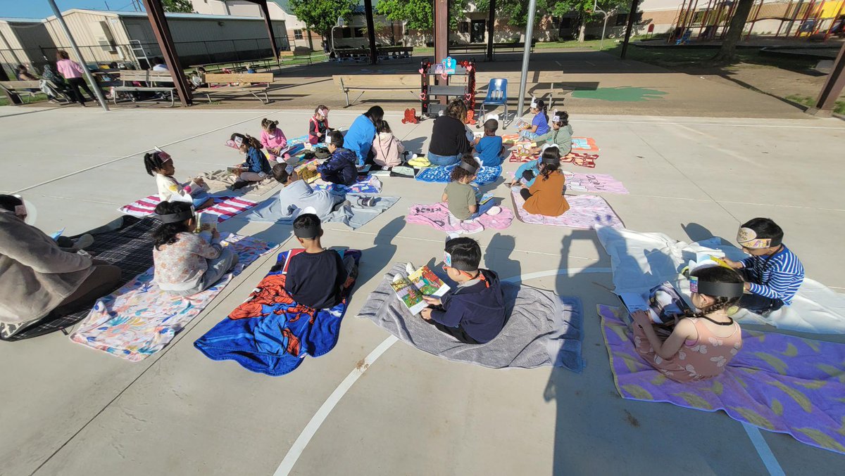 BBEPREK's tweet photo. Books, blankets, and big smiles! Our BBE PreK reading picnic was a storytime dream come true. Nothing better than sunshine + storybooks!

@FBISDEarlyChild @booksprintatx @fortbendisd @BBE_Bullfrogs #prekisFundamental https://t.co/nCZfqPznBf
