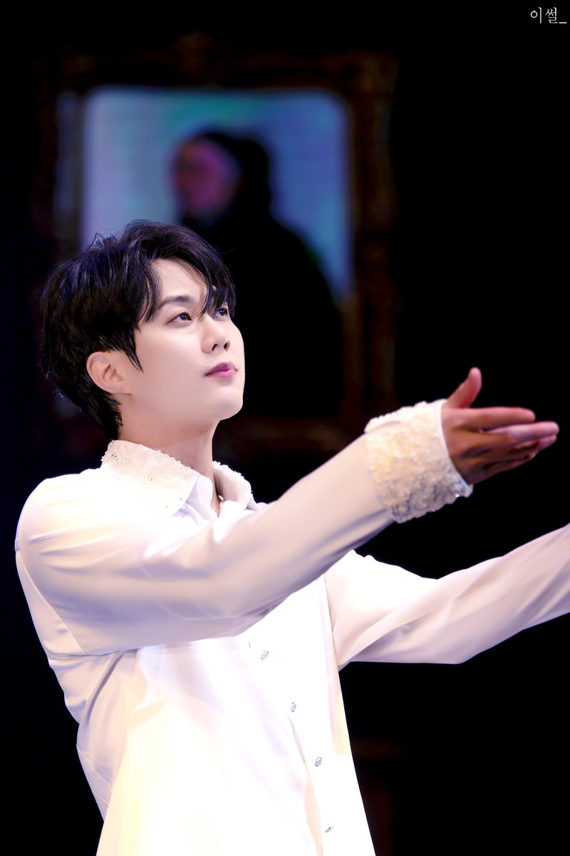 Yissull_Photo's tweet photo. 250409 도리안 그레이 커튼콜; #유현석 도리안 https://t.co/kS7GCaQWrg