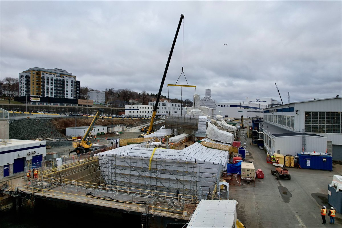IrvingShipbuild's tweet image. Recently, a large, prefabricated insert and mezz deck was transported from Marine Fabricators to Halifax Shipyard and then hoisted over and placed onto HMCS Halifax.
Well done to all involved in this effort!