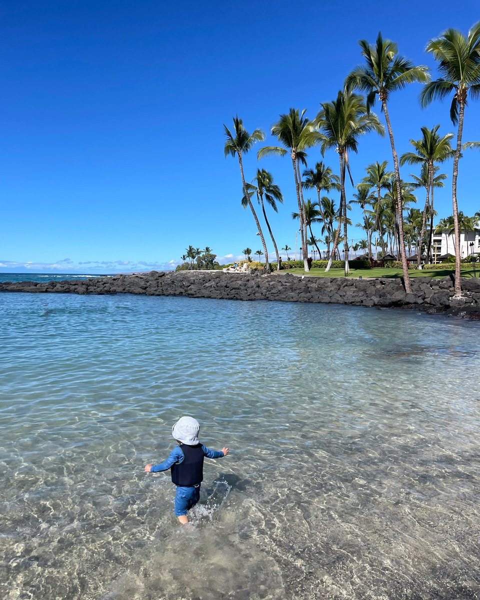 Little toes, big adventures! Pauoa Bay is the perfect spot for families, where keiki (kids) can splash, play, and make memories in paradise. 🌊

📷: @carlosleocano
