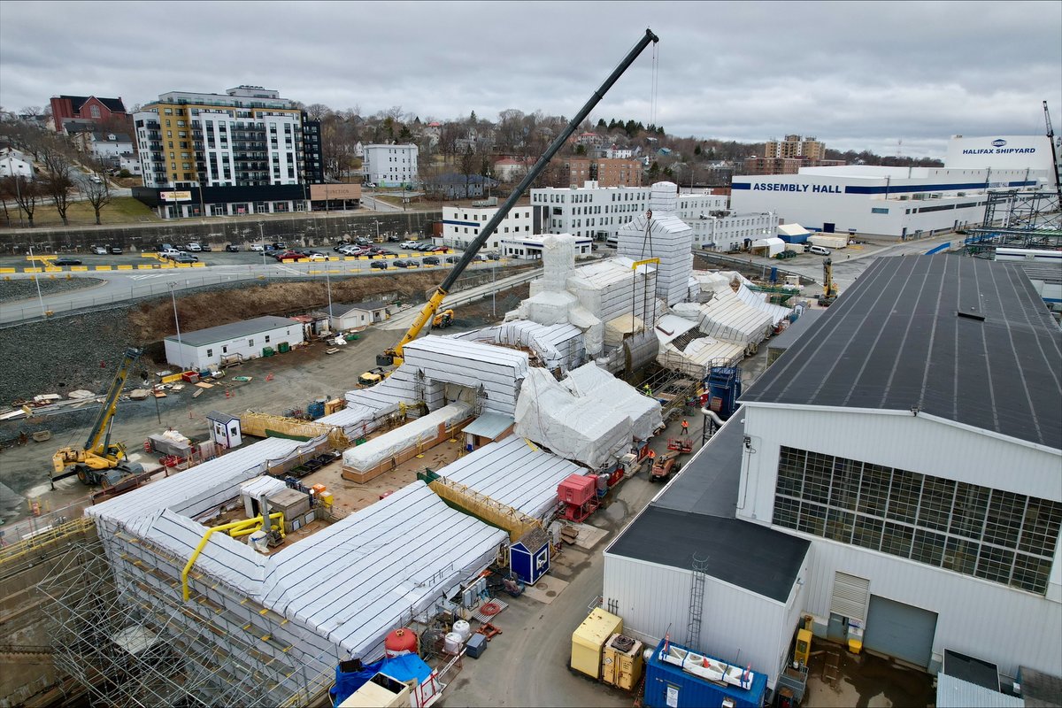 IrvingShipbuild's tweet image. Recently, a large, prefabricated insert and mezz deck was transported from Marine Fabricators to Halifax Shipyard and then hoisted over and placed onto HMCS Halifax.
Well done to all involved in this effort!