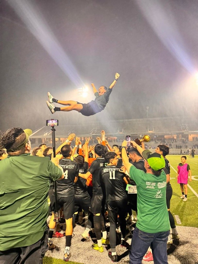 swisd_sco's tweet photo. Join us in cheering on the Southwest Dragon Soccer team as the head to Georgetown to battle Walnut Grove for the State Title! Let's Go, Dragons! πβ½οΈπ€
#HastaElFinal
#swisdexperience https://t.co/9UayoFxpKS
