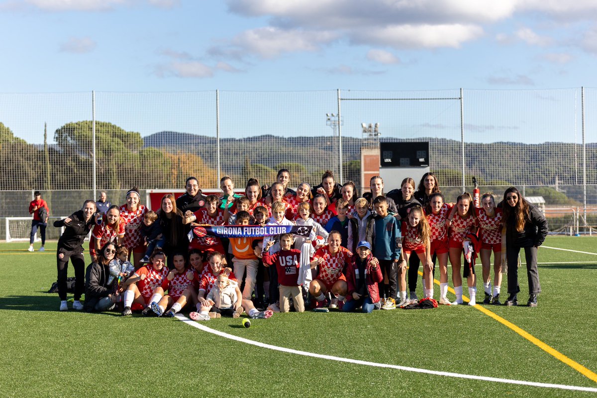 GironaFC's tweet photo. ⌛️ 𝐋’𝐀𝐒𝐂𝐄𝐍𝐒 𝐀 𝐓𝐎𝐂𝐀𝐑! ❤️🤍

👉 SÈNIOR FEMENÍ 🆚 @SantCugatFC 
🗓️ Dissabte 12 d’abril 
⏰ 17:00h
🏟️ Torres de Palau 

🍍 Juntes ho aconseguirem, 𝐄𝐐𝐔𝐈𝐏! ❤️‍🔥 https://t.co/mN1zrE0kFj