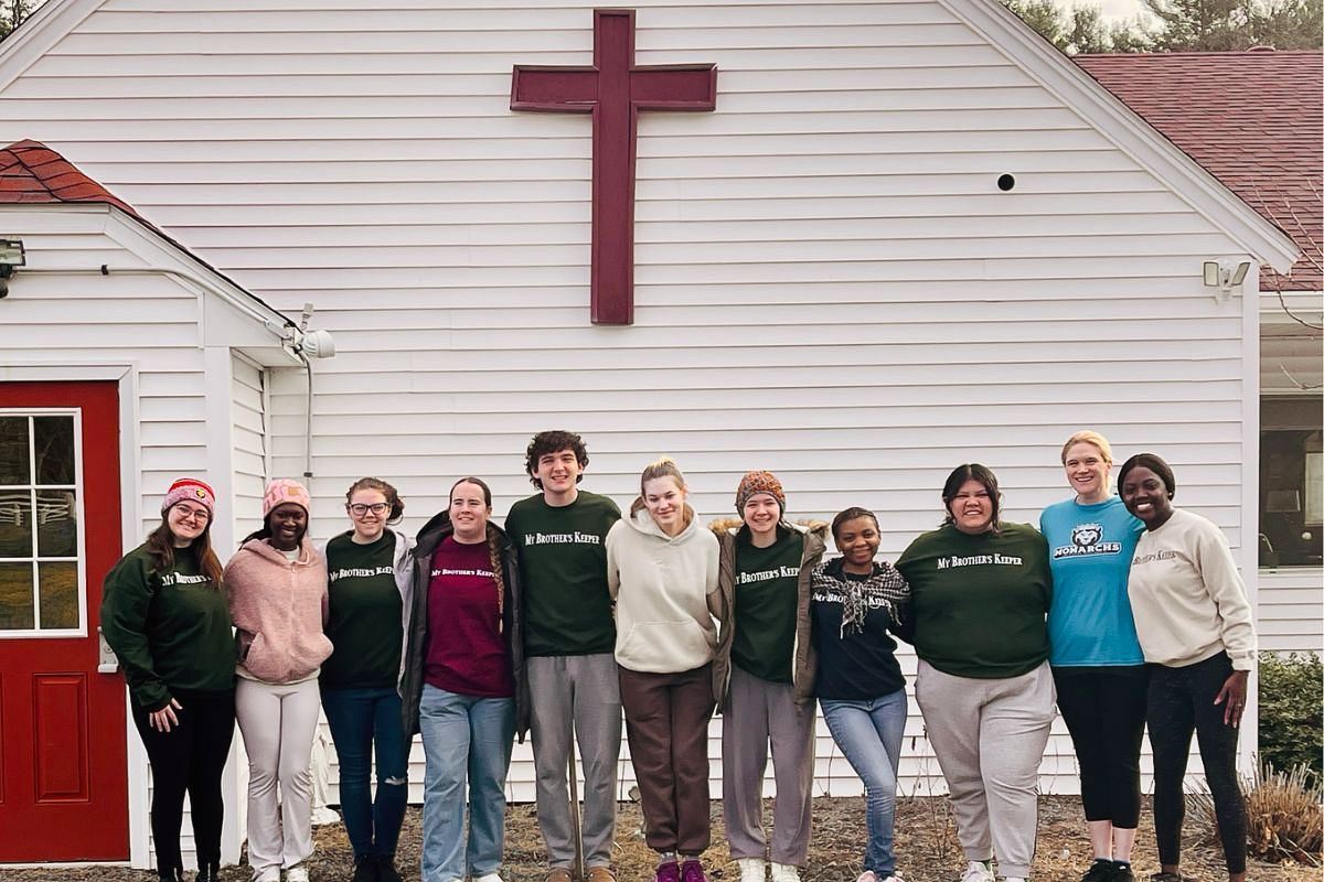 Monarchs Volunteered Over Spring Break in Boston✨👏 

A group of students and faculty spent their time off giving back through the college's alternative-break program, SERVE.

Read more about the trip and SERVE at buff.ly/psNm8DK.