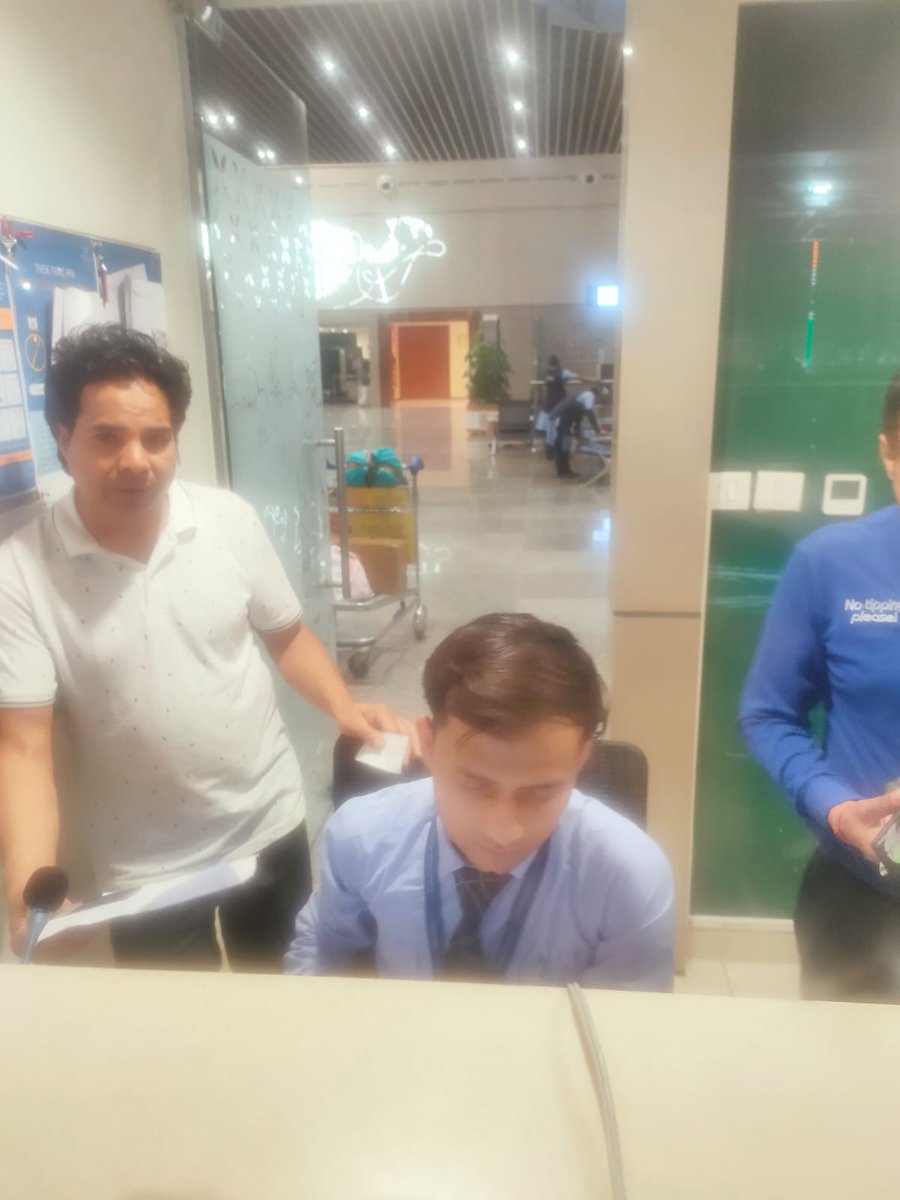 aboutaditya_s's tweet photo. #Indigo What an absolute mockery you've made of customer service. First, you cancel flights without proper notice, and then when we seek support, your agents have the audacity to shout at us and lecture us about your so-called policies. This is not just unprofessional
@IndiGo6E https://t.co/8F9QdL2PRn