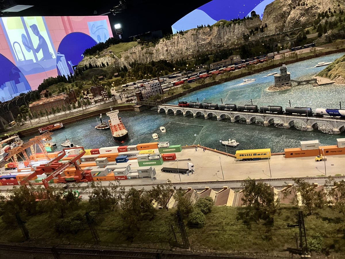 PNH_Hotelier's tweet photo. One of the best things we did in Florence was visit the amazing #HZero model railway exhibition. Brilliant value for €7.50 https://t.co/jE7b0UMQyE