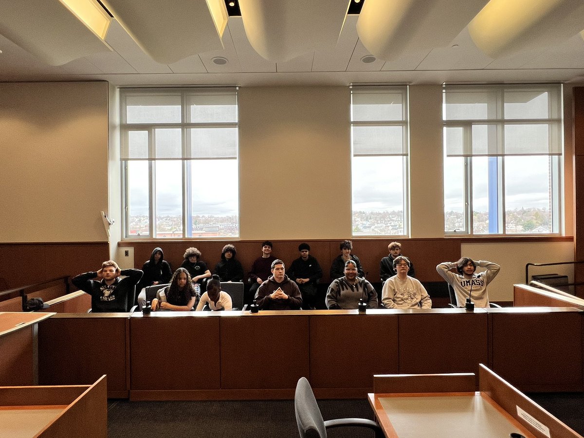 LMarenda's tweet photo. Criminal Justice classes visited Salem District Court today. Students learned about how the court system works and about career opportunities. They even did a selfie in a holding cell. 😂 #StudentsLearning #GoWitch @SalemSchoolsk12 @PrincipalGBurns https://t.co/B653Luw23U