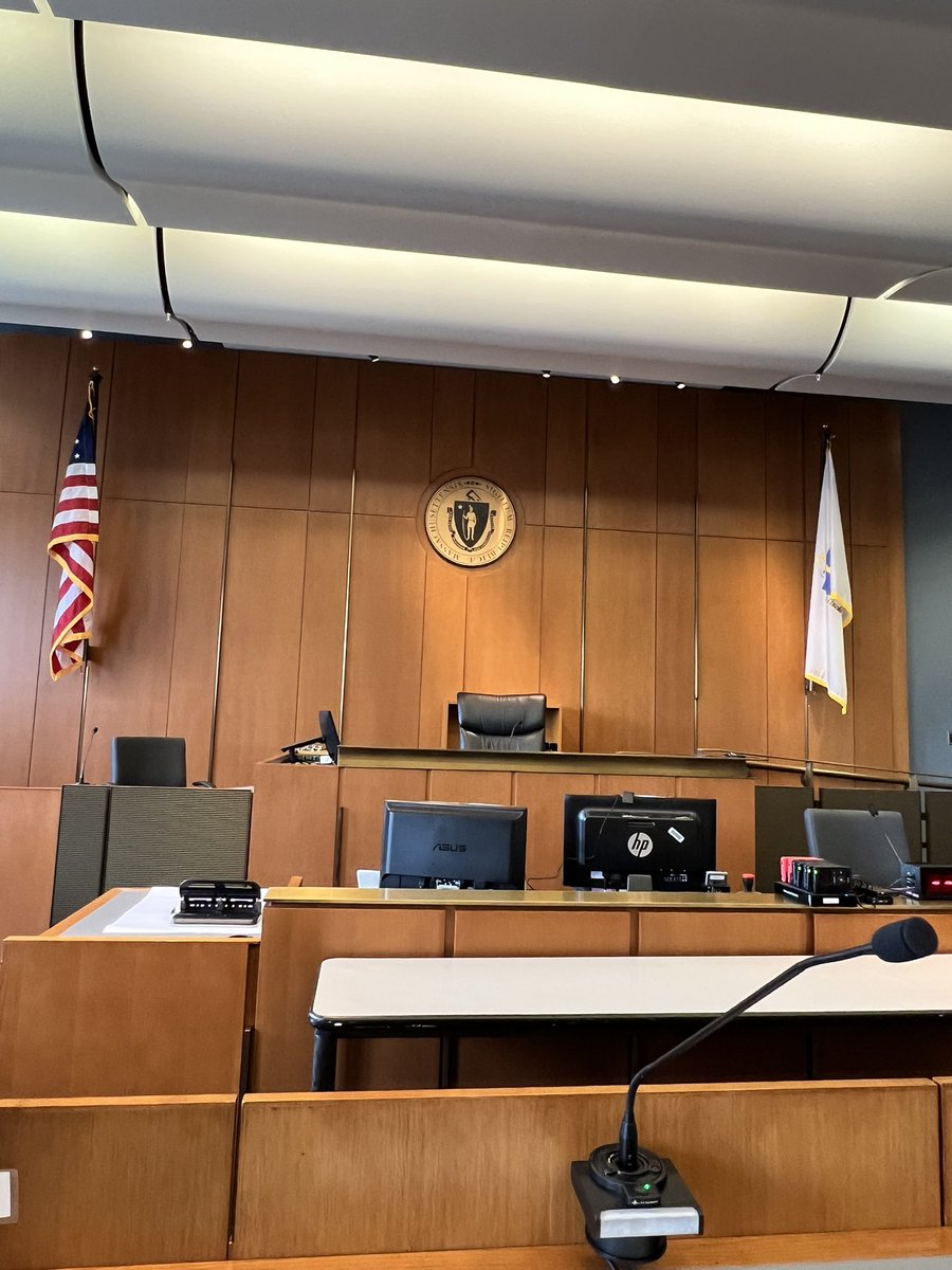LMarenda's tweet photo. Criminal Justice classes visited Salem District Court today. Students learned about how the court system works and about career opportunities. They even did a selfie in a holding cell. 😂 #StudentsLearning #GoWitch @SalemSchoolsk12 @PrincipalGBurns https://t.co/B653Luw23U
