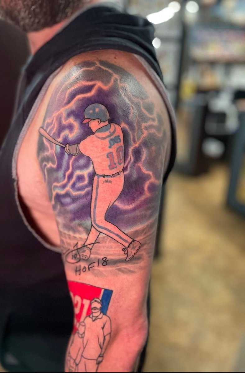 WarDamnPeeples's tweet photo. @RealCJ10 thank you for the autograph, sir just had an added to the Tattoo! https://t.co/ppq8C5aGb6