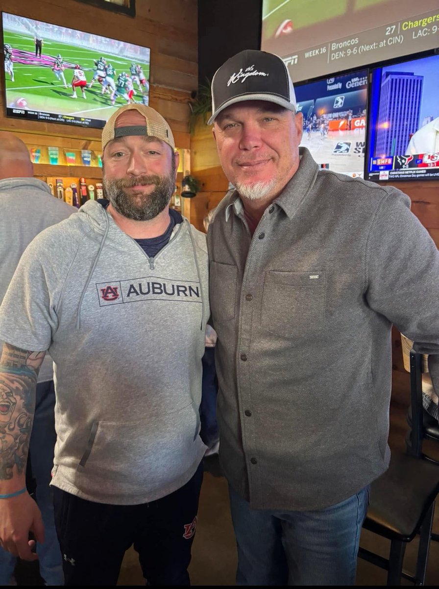 WarDamnPeeples's tweet photo. @RealCJ10 thank you for the autograph, sir just had an added to the Tattoo! https://t.co/ppq8C5aGb6