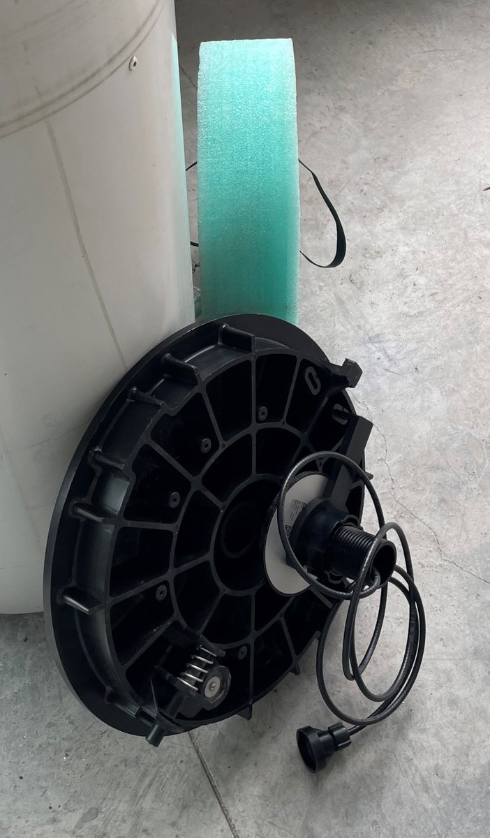 SystemsBc's tweet photo. @SystemsBc  now stocks Mueller Thermal-Coil meter pits for the BC market. The traffic-rated composite lid houses the radio/cellular antenna below the lid, protecting it from potential damage and eliminating any potential for a trip hazard
#FlowSystems #WaterMeters #MeterPits https://t.co/IO0EmroNDm