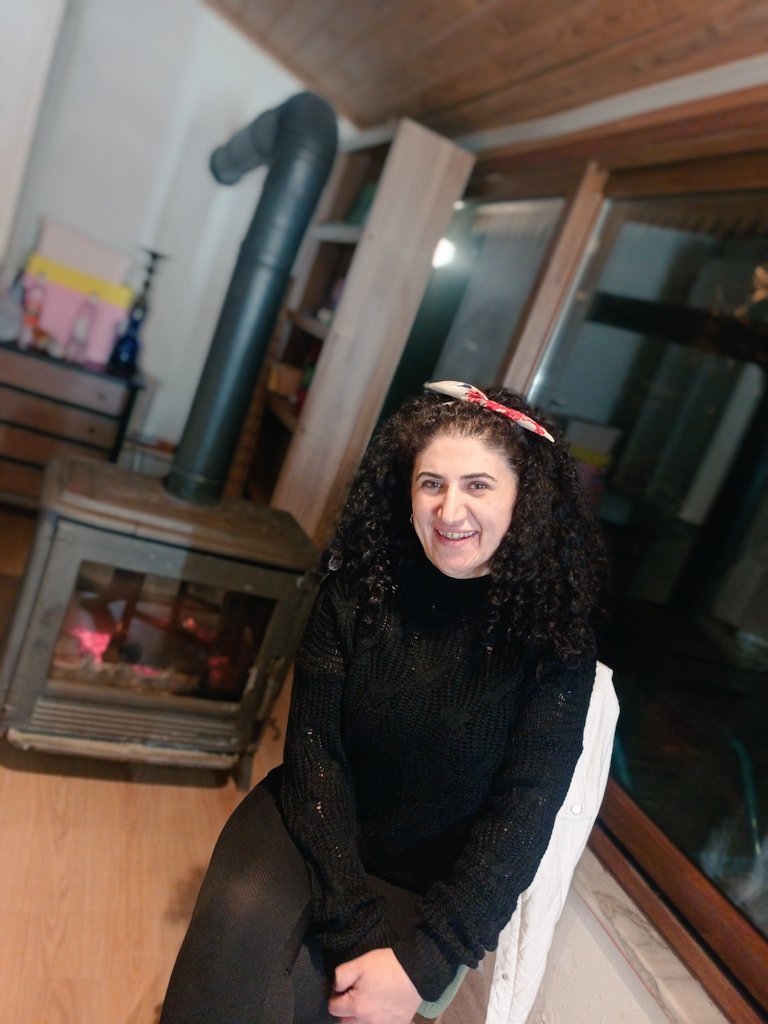 Nurtykydal's tweet photo. Ben küçükken de balıklarımı açlıktan değil fazla yem vermekten kaybederdim.Konu balık değil... https://t.co/GYNQHM3EuX