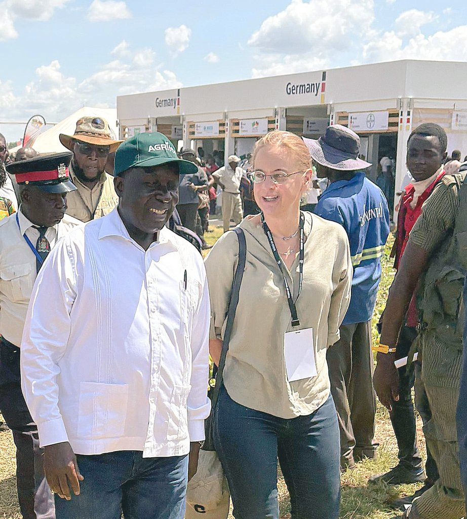 "Where #Agriculture meets #Innovation"

Touring the #AgriTechExpo2025 with Hon. Reuben Mtolo, Minister of Agriculture.

Many 🇩🇪 exhibitors on site, ready to partner with #Zambia!

#GerZam