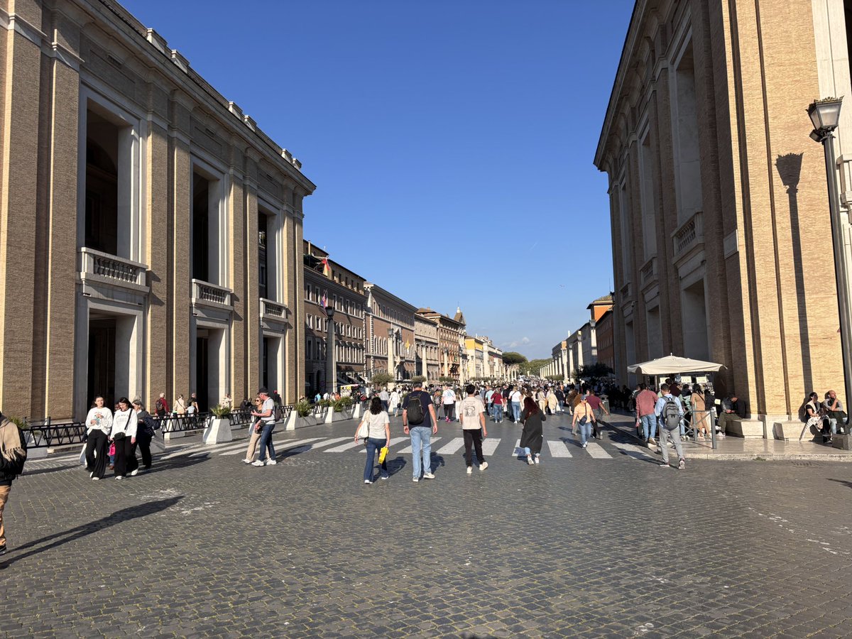 Eating around the Vatican City.  Bucatini Amatriciana and Cacio E Pepe.  Two Roman classics.