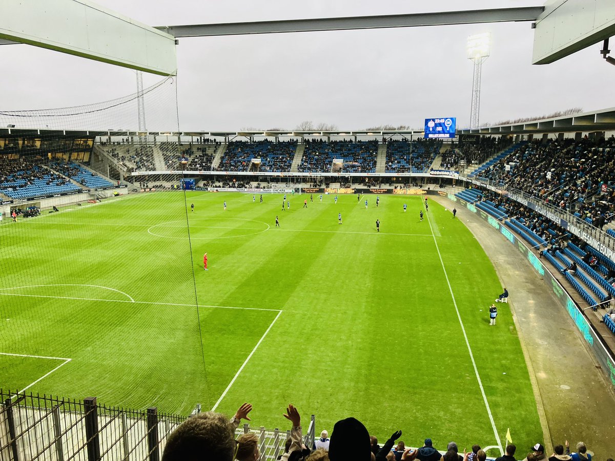 SrenPlovgaard's tweet photo. Der lugter ikke længere af fisk i Esbjerg. Men det stinker af OB i Superligaen #obdk #efbob https://t.co/bAEjsXNYlb