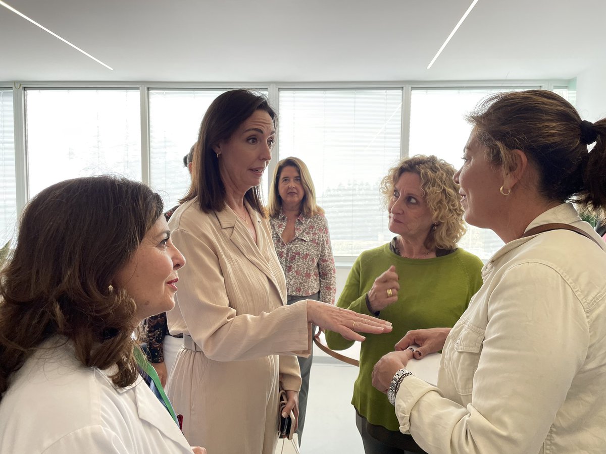 Hospital Clínico Virgen de la Victoria (@huvv_sas) on Twitter photo 🔵Una de las visitas más esperadas del año en nuestro hospital,para acercar nuestra cultura cofrade a los pacientes ingresados con <a href="/pasoyesperanza/">Esperanza de Málaga</a> 🔵Una de las visitas más esperadas del año en nuestro hospital,para acercar nuestra cultura cofrade a los pacientes ingresados con <a href="/pasoyesperanza/">Esperanza de Málaga</a>
