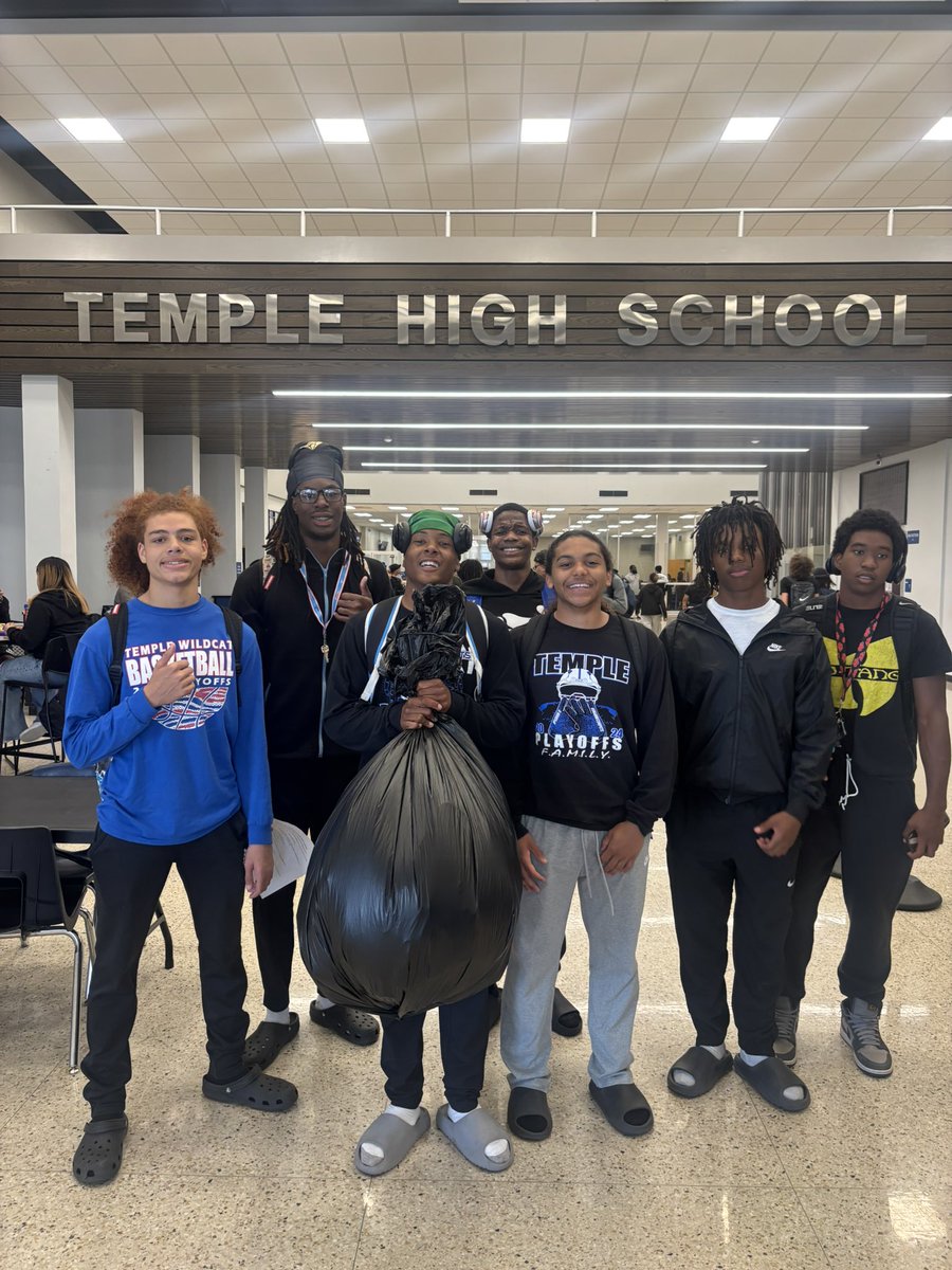 jasonbradford26's tweet photo. #helpthecommunity
@TempleFB254 #wintheday #representthet https://t.co/Hzt7M4wDcO