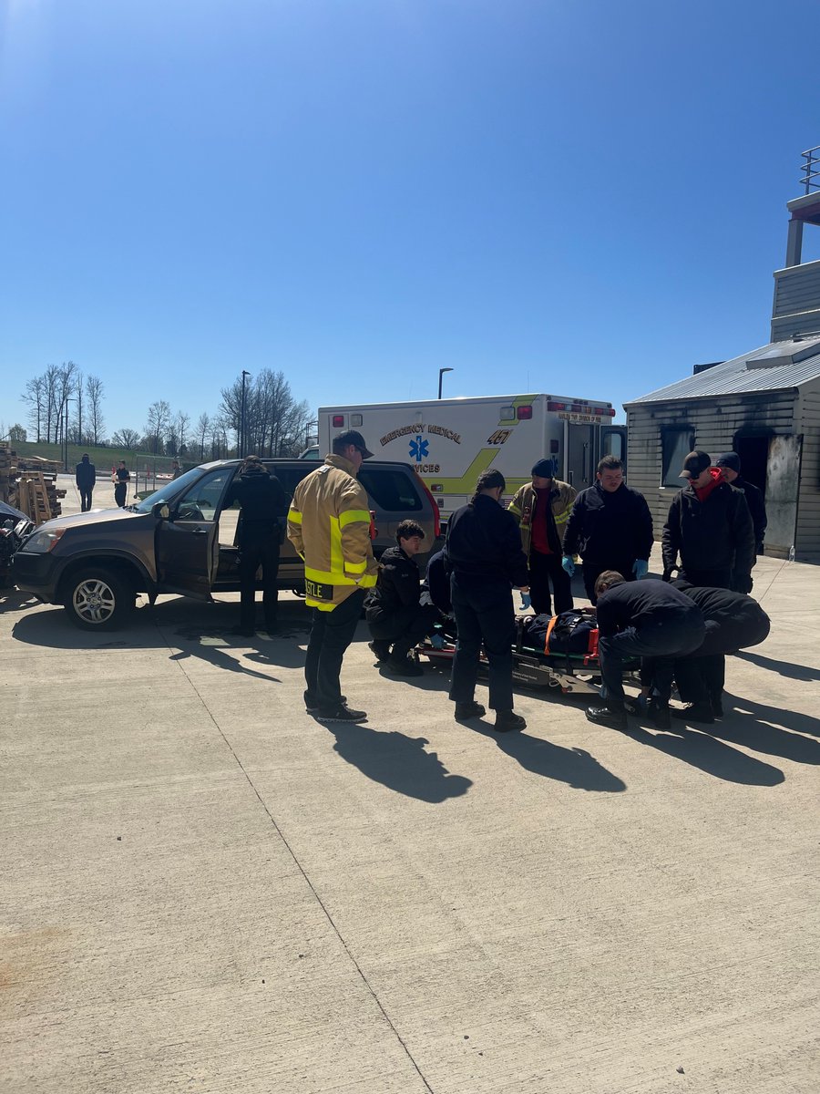 DelawareAreaCC's tweet photo. Criminal Justice and Fire Service students collaborated in a simulated crash scene training on Tuesday. Injured victims, an OVI driver, and real-time response tactics made for powerful hands-on learning. #DACCPride https://t.co/C6e2bHiO8i