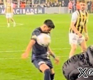 433galatasarayl's tweet photo. Formanın rengine göre karar veren ahlak yoksunları. https://t.co/ci9OQuZN9p