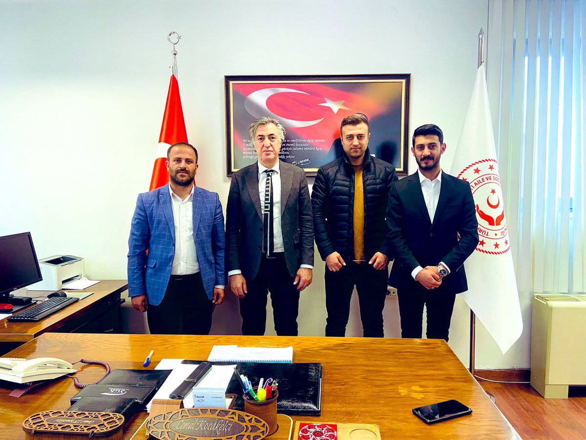 Milletvekilimiz Sn. Zeki KORKUTATA Beyin danışmanlığına atanan gönül insanı Sn. Cemal KOÇAKELÇİ Beyi yürekten tebrik ediyorum. Tevazusu,birikimi ve duruşuyla her zaman örnek olan büyüğümüzün, bu anlamlı görevde de büyük katkılar sunacağından şüphem yok. Yeni görevi hayırlı olsun.