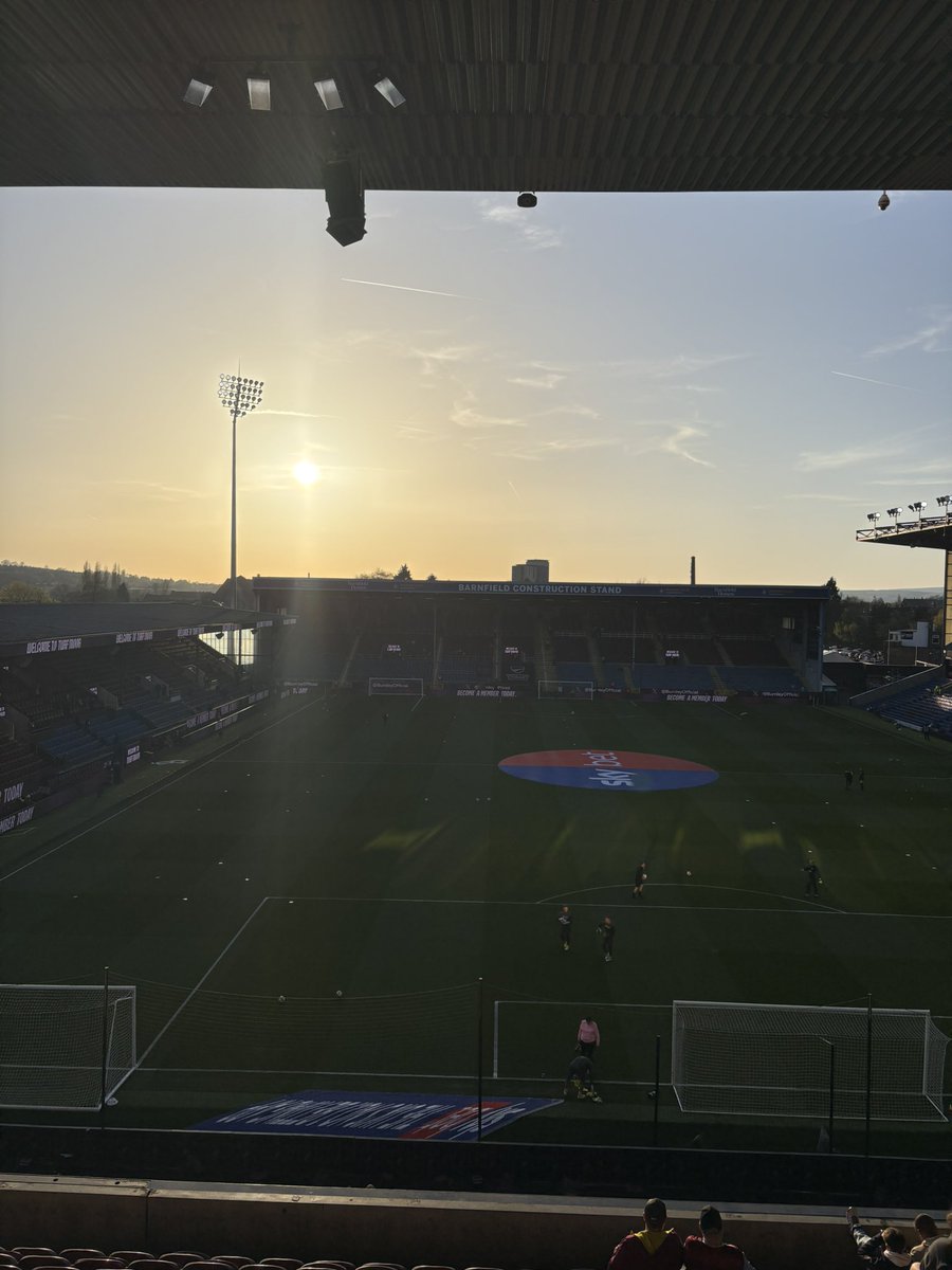 Come on <a href="/BurnleyOfficial/">Burnley FC</a>  #twitterclarets