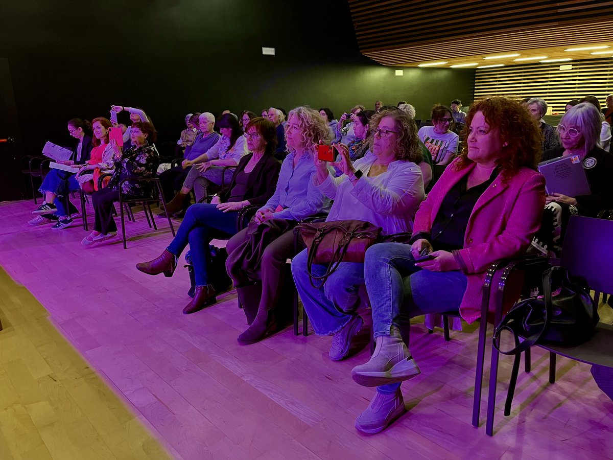 Ajuntament de Lleida (@paerialleida) on Twitter photo <a href="/doneslleida/">Doneslleida</a> entrega l'11è Premi Fotogràfic Feminista Leonor Pedrico Serradell a Rita Casanovas👏♀️
👉En 2a posició ha quedat l'alumnat de 1r de batxillerat de l'<a href="/inshugroger/">INS Hug Roger III</a> de Sort <a href="/doneslleida/">Doneslleida</a> entrega l'11è Premi Fotogràfic Feminista Leonor Pedrico Serradell a Rita Casanovas👏♀️
👉En 2a posició ha quedat l'alumnat de 1r de batxillerat de l'<a href="/inshugroger/">INS Hug Roger III</a> de Sort